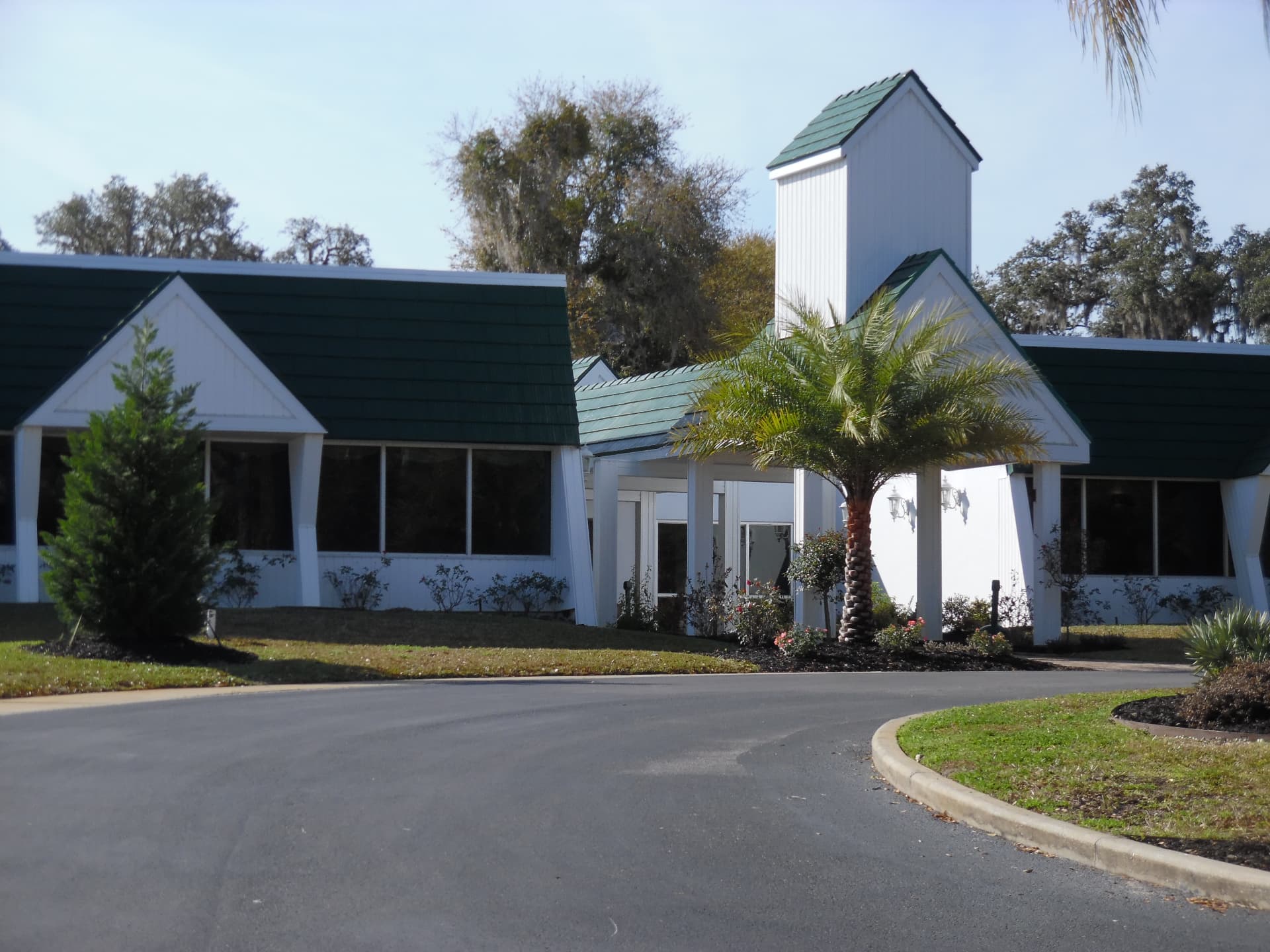 Paulie's Oaks on 44 Restaurant and Lounge at Continental Country Club Wildwood Florida